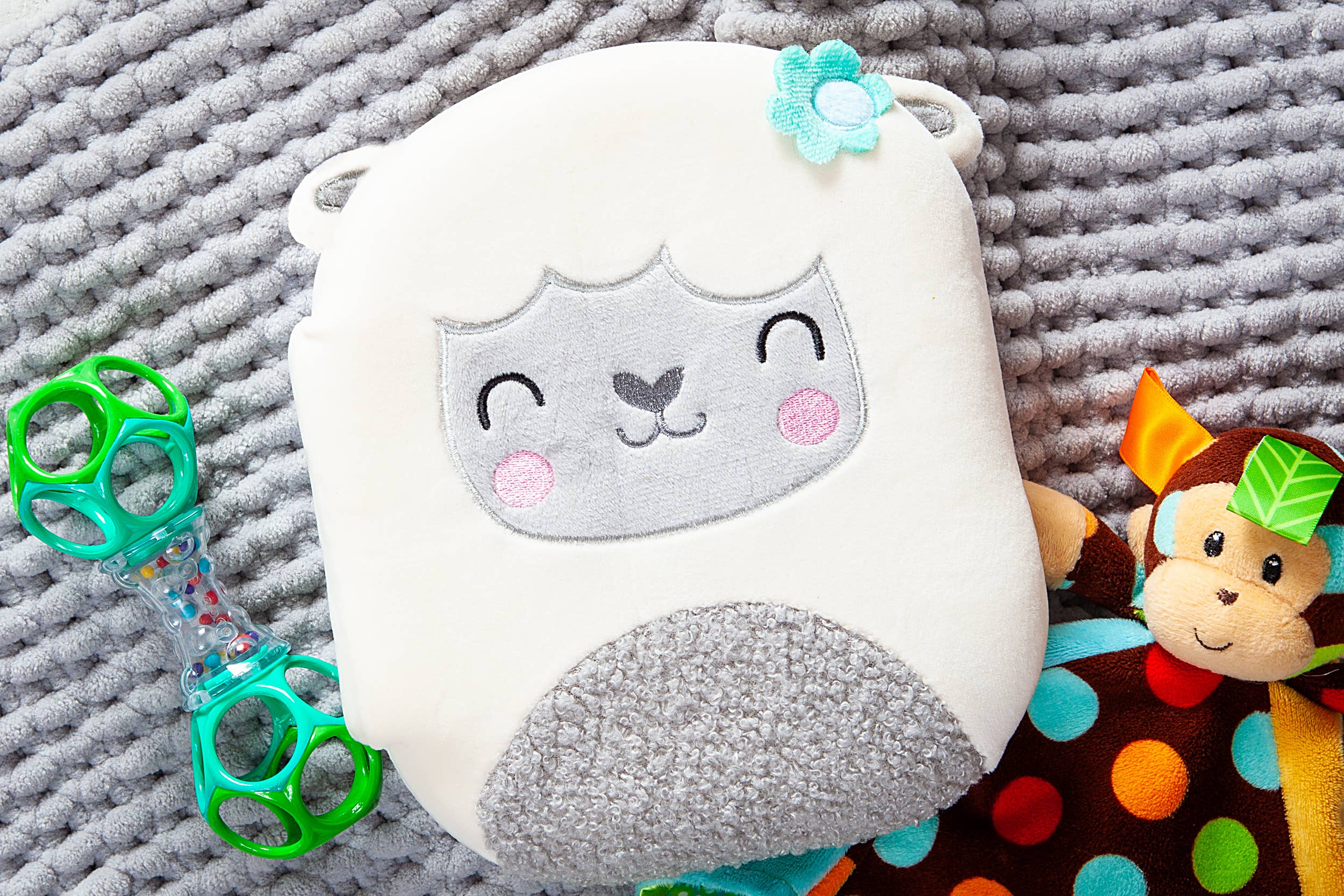 Squish and Snugg: Sweet Lamb Jesus Board Book (Plush Book, Ages 3+)